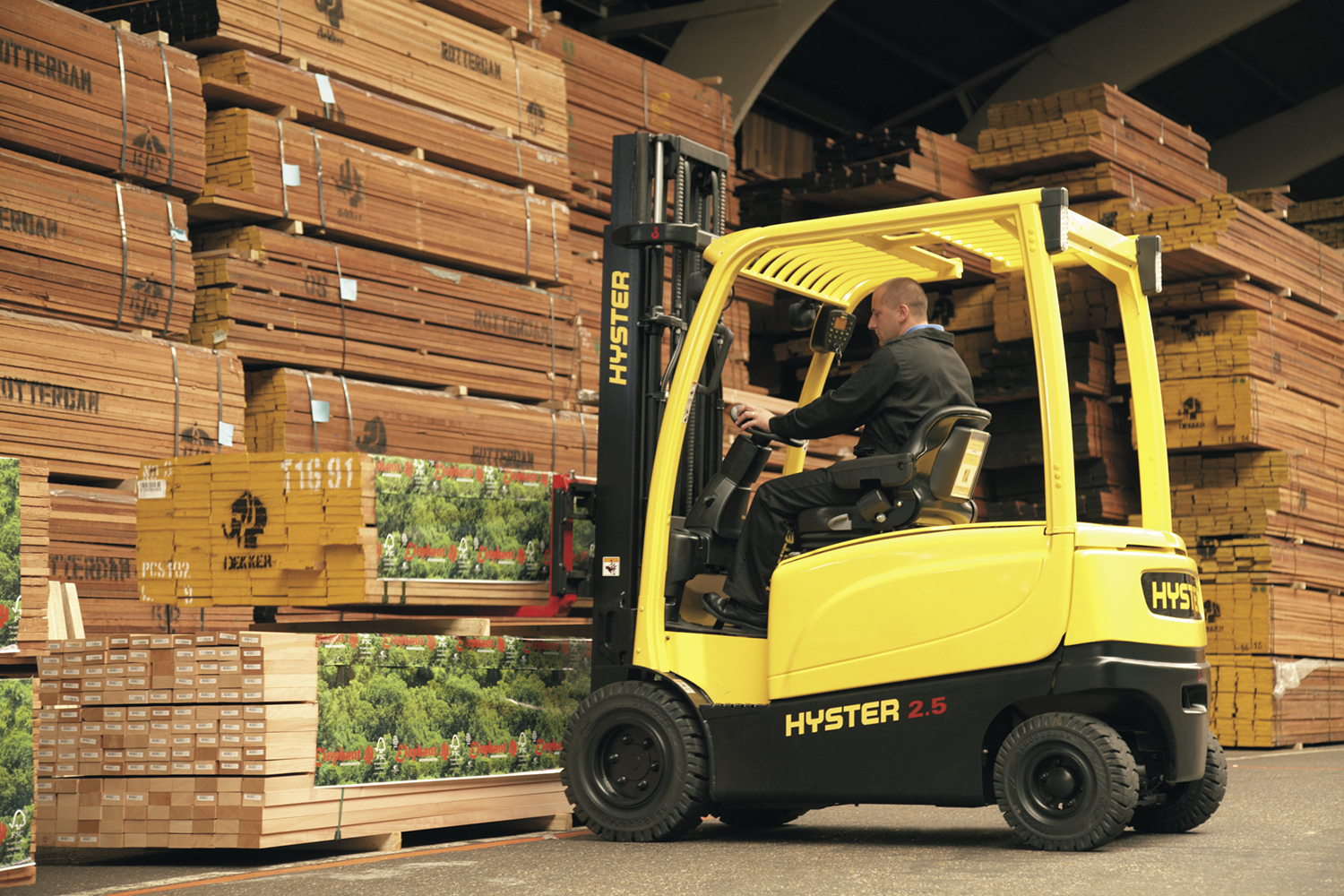 FUTURE-READY-HYSTER-LIFT-TRUCKS-FOR-THE-WOOD-INDUSTRY-A-1
